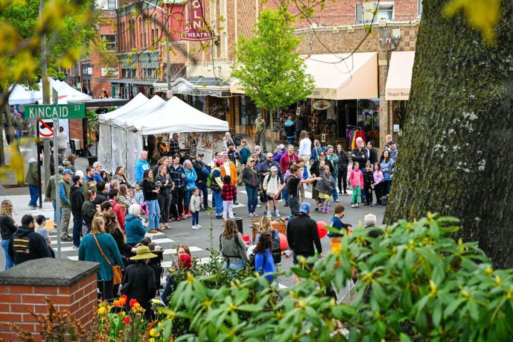 Crowd gathered at the intersection of Kincaid Street in Mount Vernon watching live performers during the Skagit Valley Tulip Festival Street Fair.